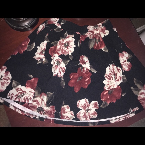 Skirt - Picture 1 of 1